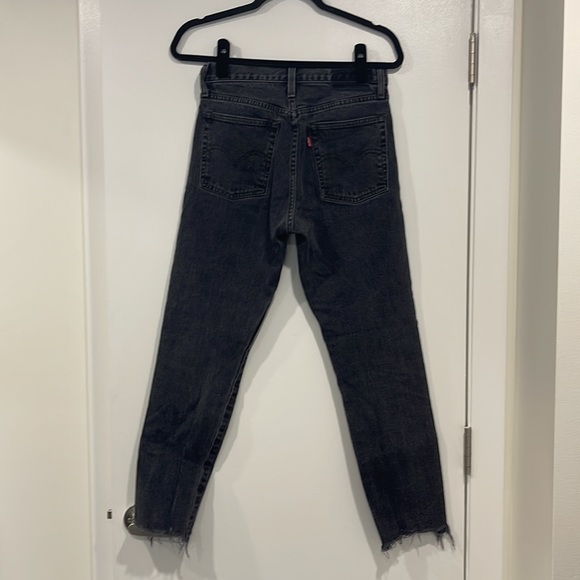 Levi’s distressed mid rise jeans - Picture 2 of 2